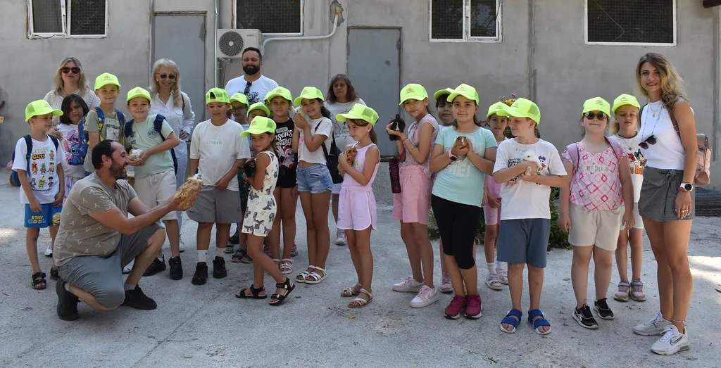 Децата от Лятна академия за позитивна превенция посетиха Зоокът-Разград