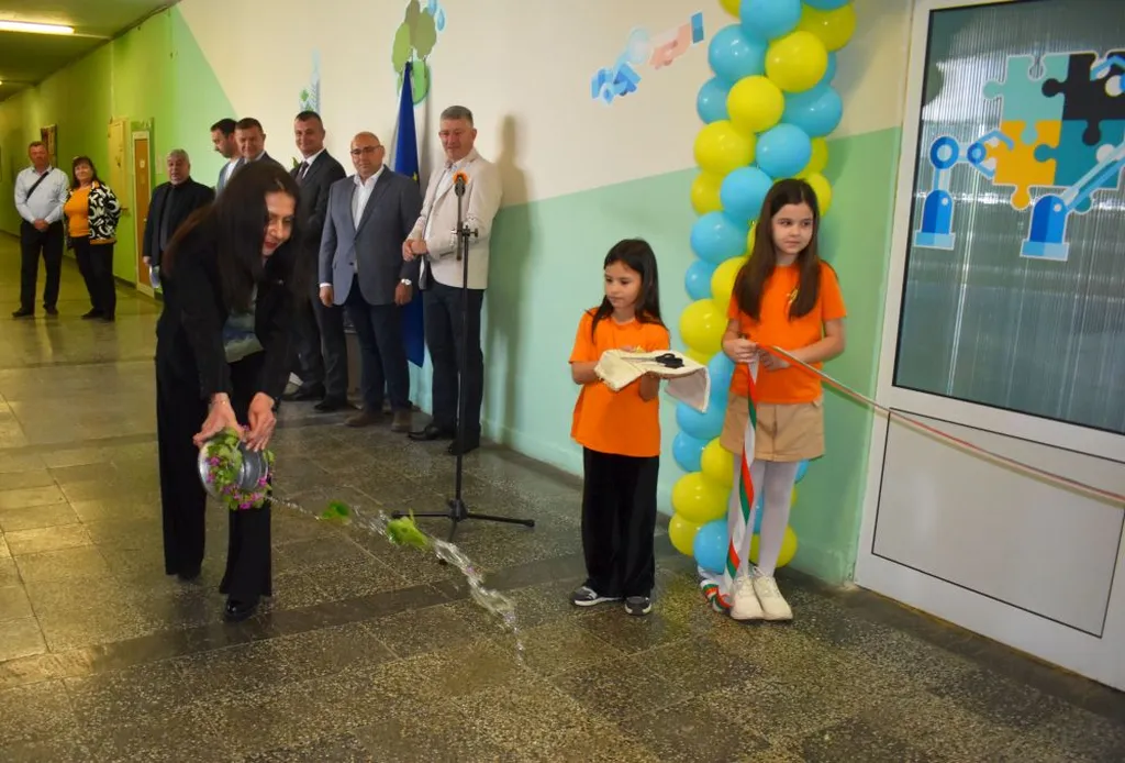 Кметът Добрин Добрев присъства на откриването на STEM център в ОУ“Ив.С.Тургенев“