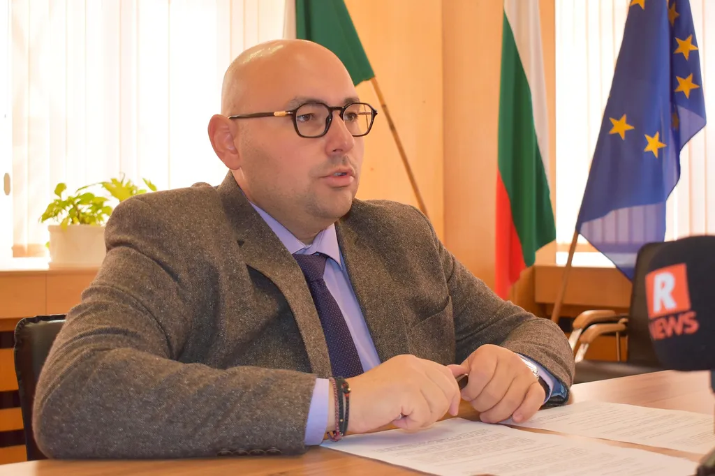 С факелно шествие, театрална постановка, изложба, концерт и ритуал пред къща музей „Станка и Никола Икономови“ Разград отбелязва Деня на народните будители