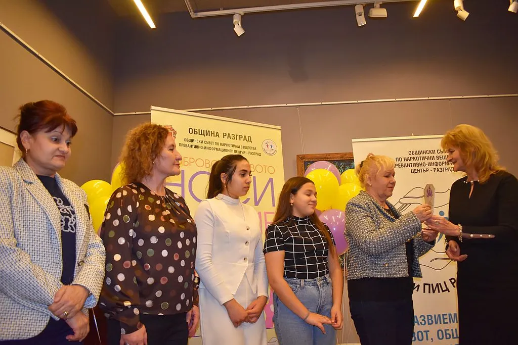 52 плакета за добри дела бяха връчени в петото издание на инициативата „Доброволчеството носи щастие“