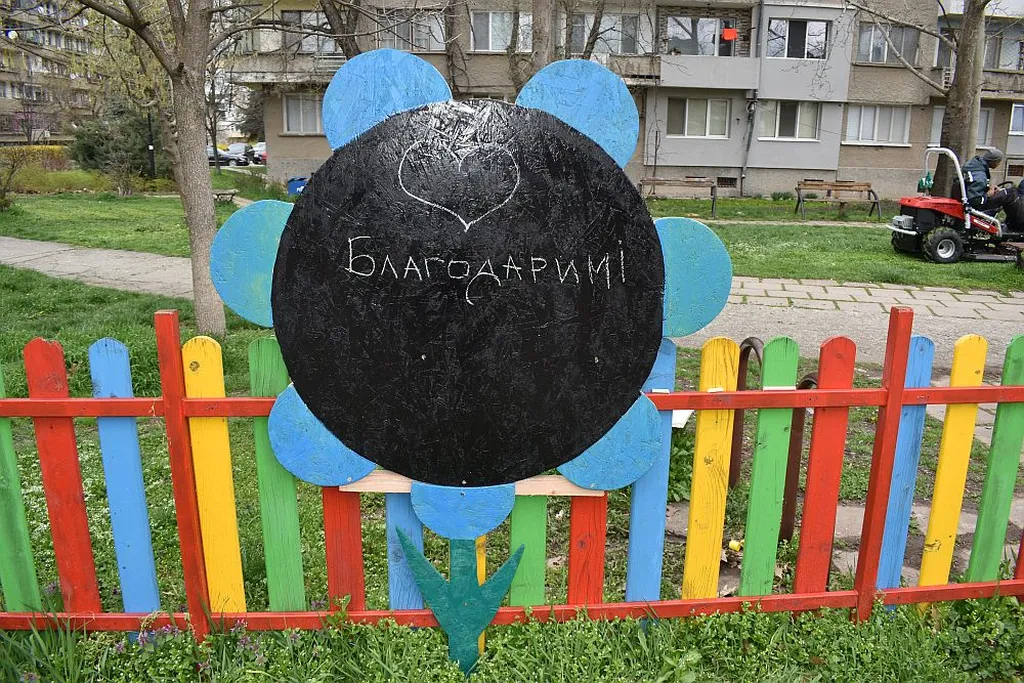 От понеделник – Великденски базар на Ларгото, вече поставиха и украса за празника 