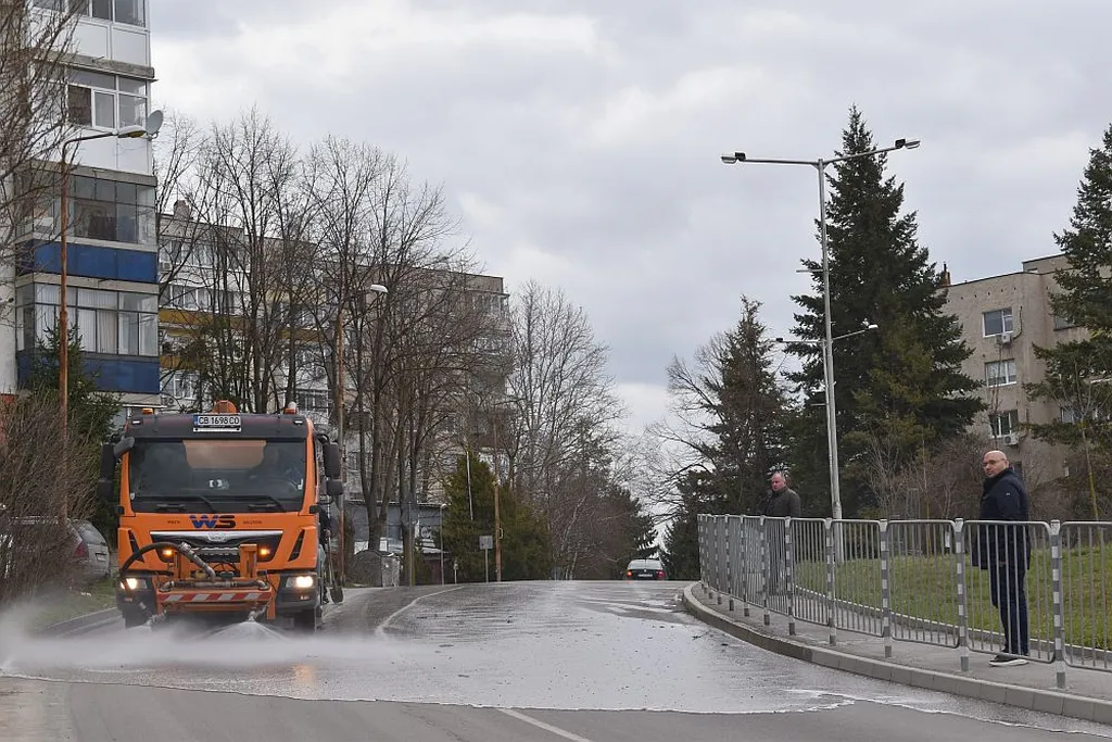 С основно измиване на улиците в Разград започва пролетното хигиенизиране в общината 