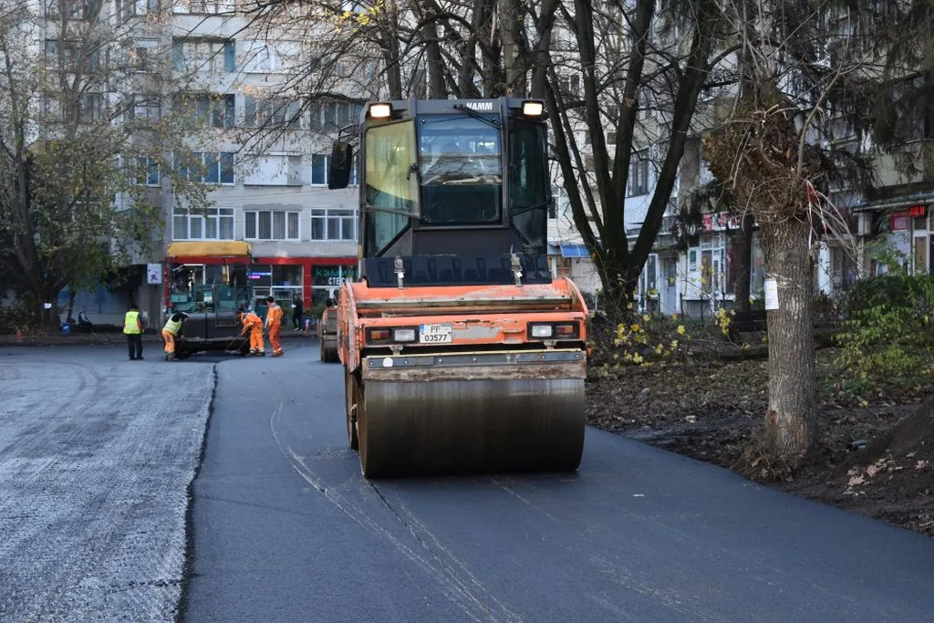 Започна асфалтирането на ул. „Марица“, в събота ще е затворен за движение още един участък от улицата 