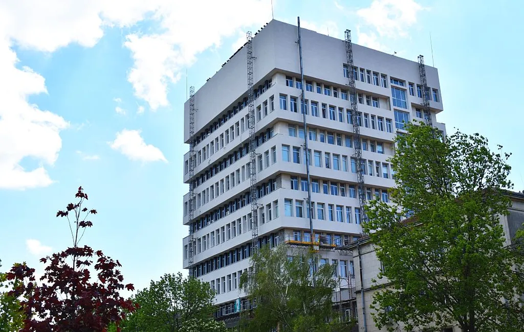 В петък ще има временни затруднения с административното обслужване заради демонтажа на платформите за ремонт на сградата на Община Разград  